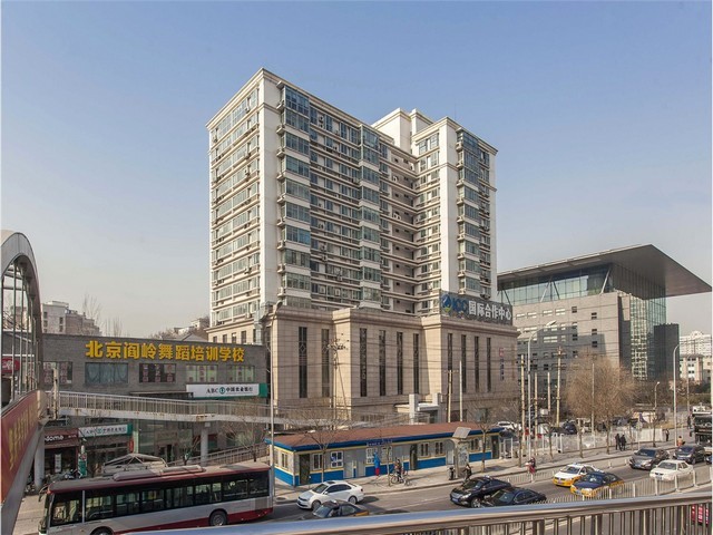 复合亚克力潜水池安装